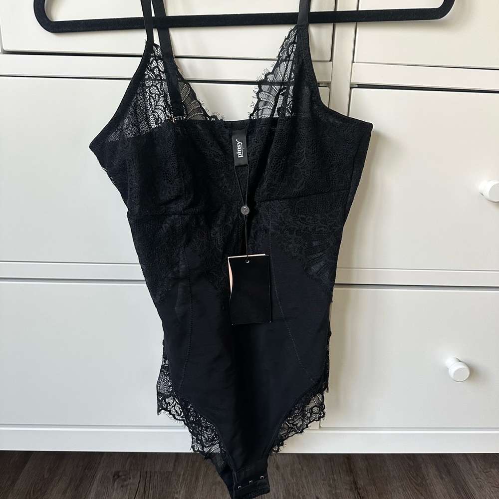Pinsy Sculpting Lace Shapewear Bodysuit